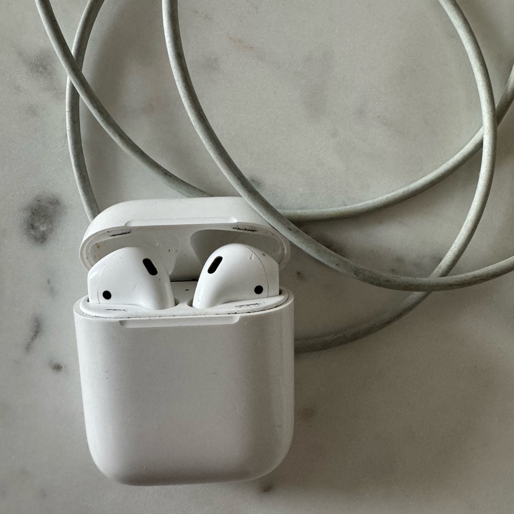 AirPods (1st generation)